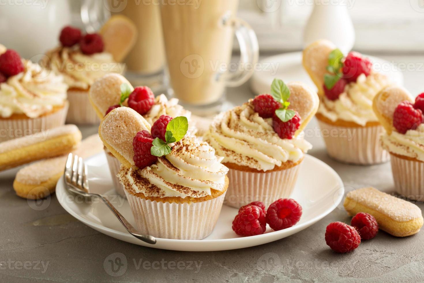 tiramisu cupcakes met mascarpone room foto