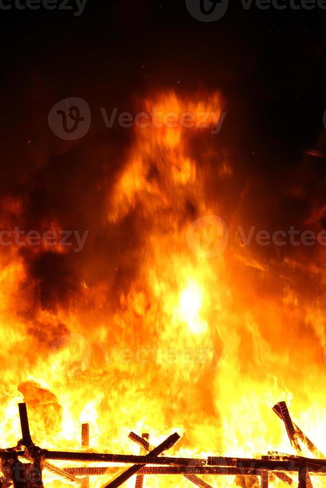 groot brand vlammen foto