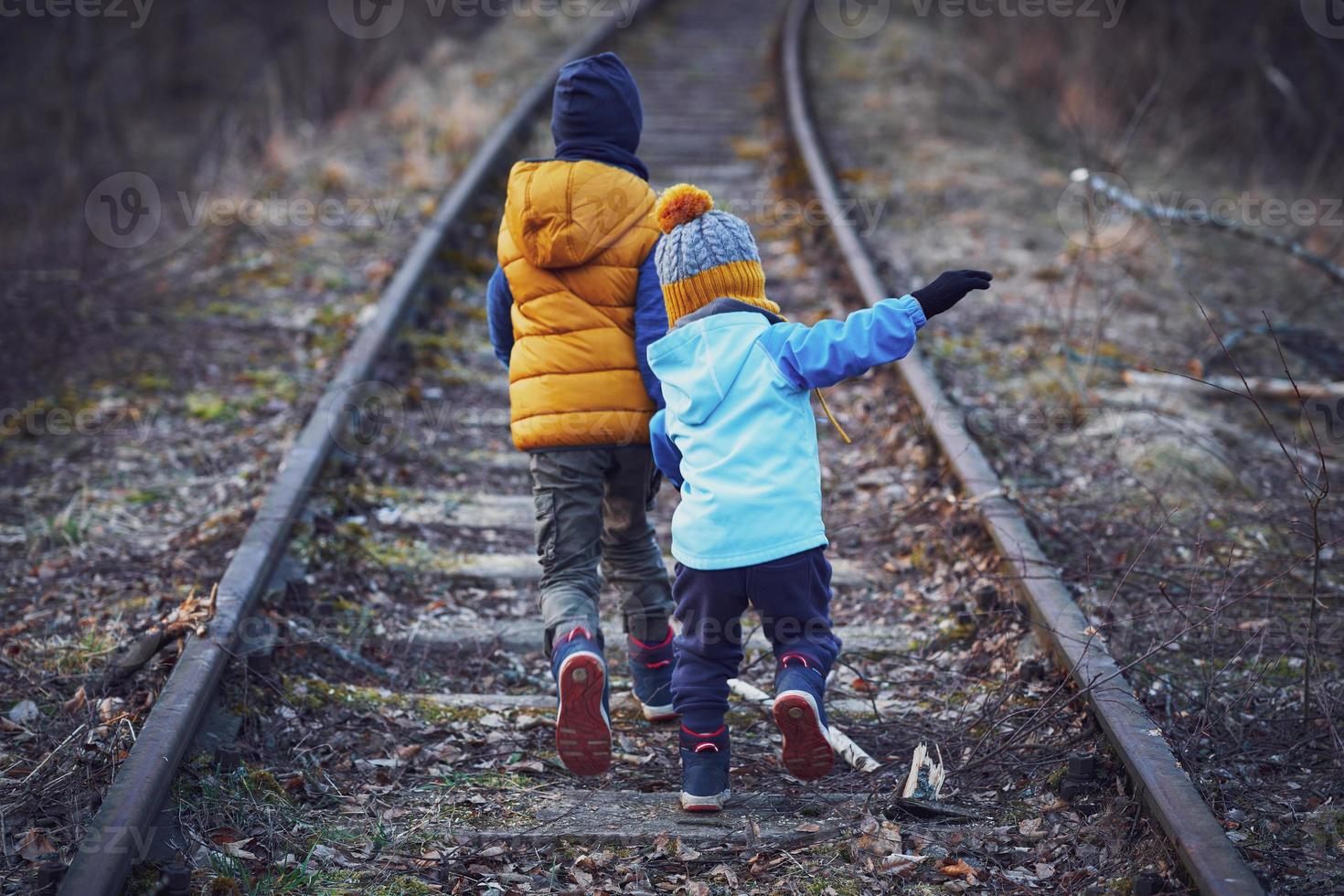 afbeelding van een kind met een veel van liefde en vredig bericht foto