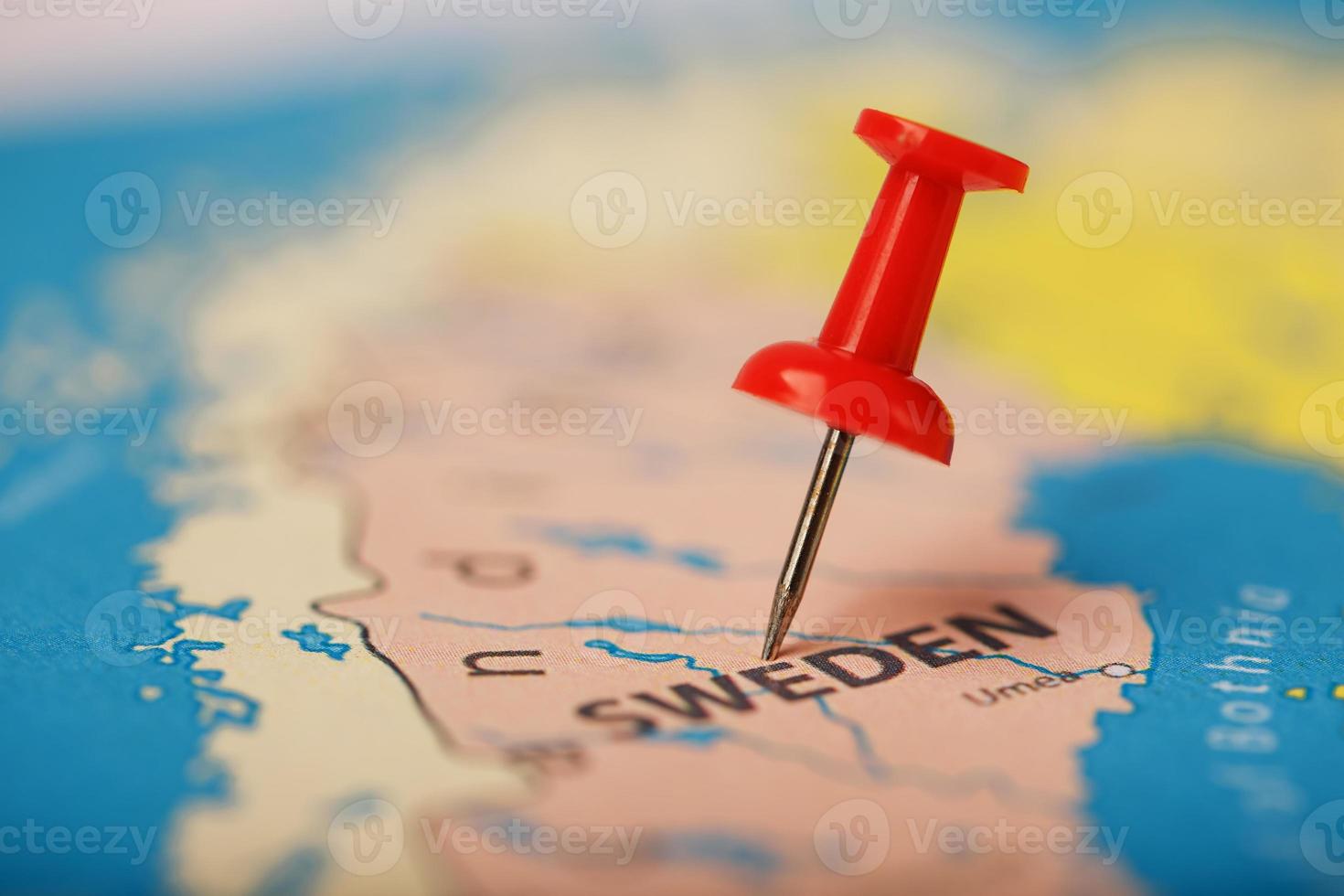 gebruik de rood knop naar Mark de plaats en coördinaten van uw bestemming Aan de kaart van de land van Zweden. foto
