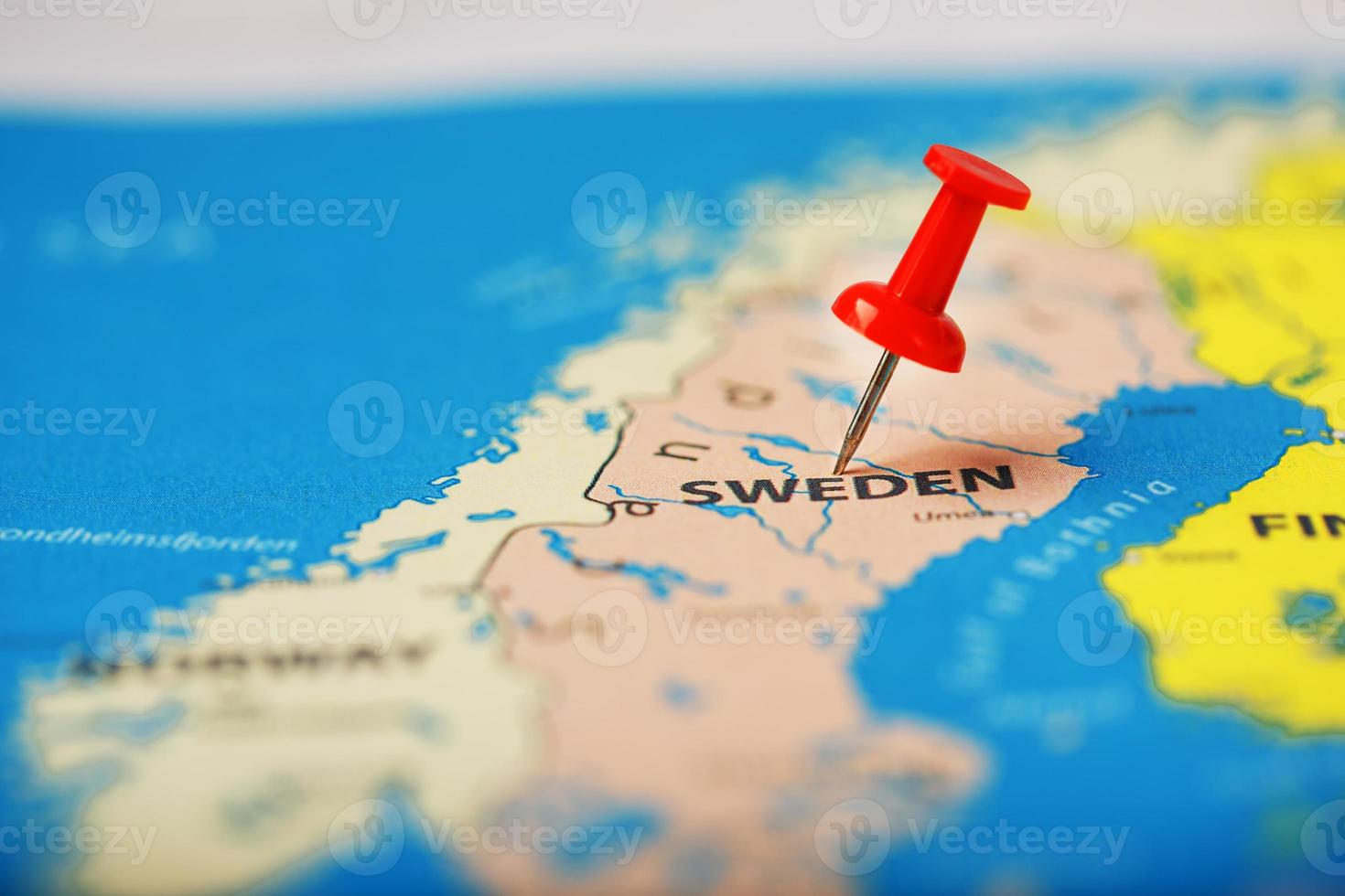 de plaats van de bestemming Aan de kaart Zweden is aangegeven door een rood punaise foto