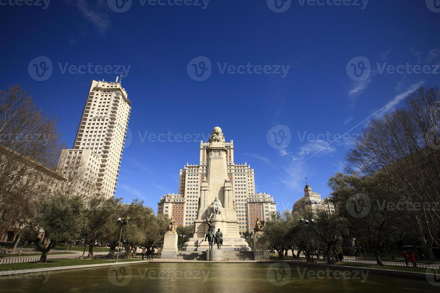 don Quichot monument in Madrid foto