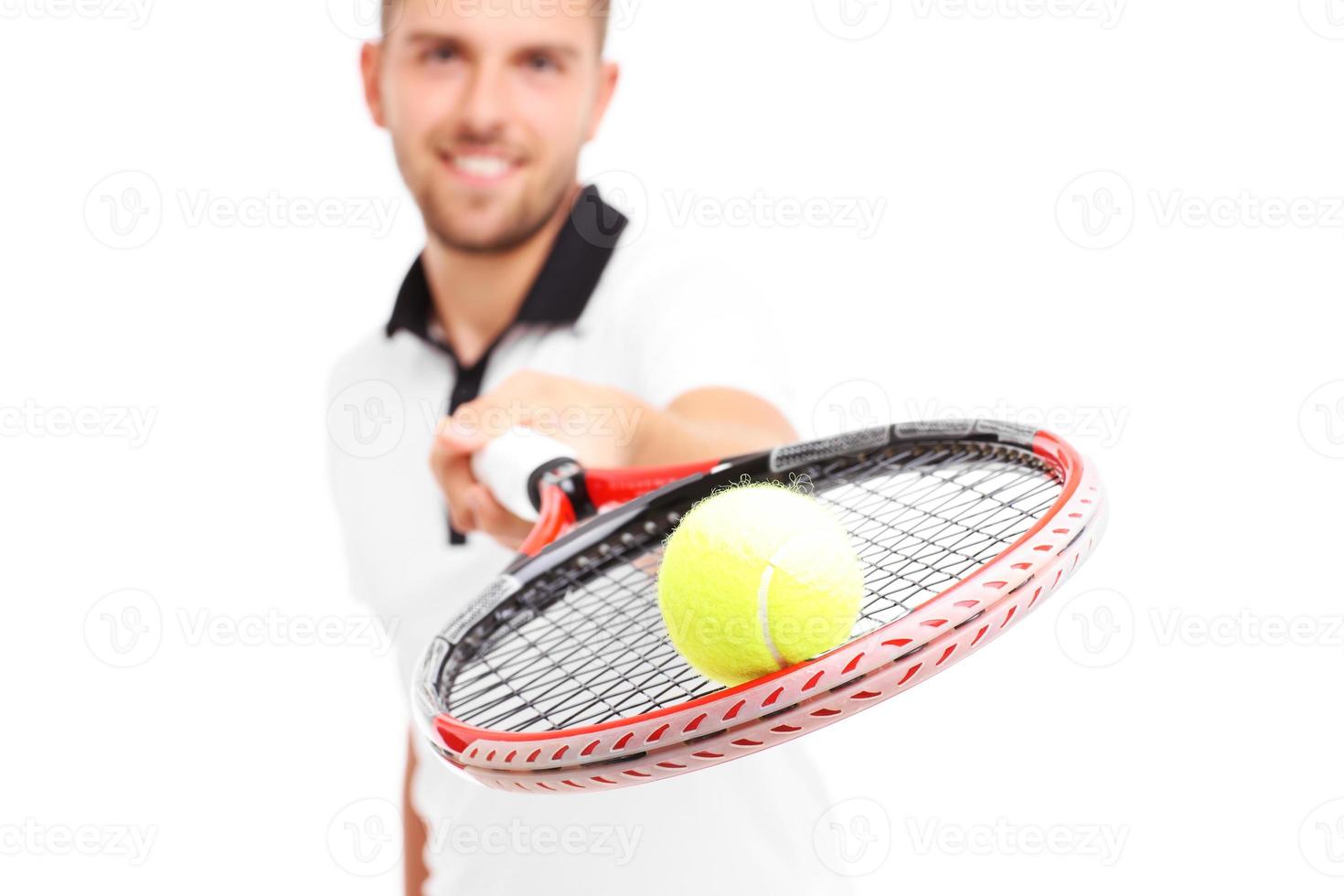 tennis speler tonen racket en bal foto