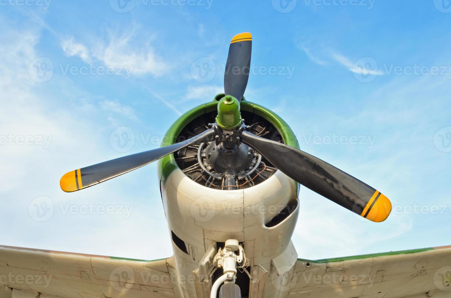 vechter vliegtuig in wereld oorlog 2 Aan lucht achtergrond foto