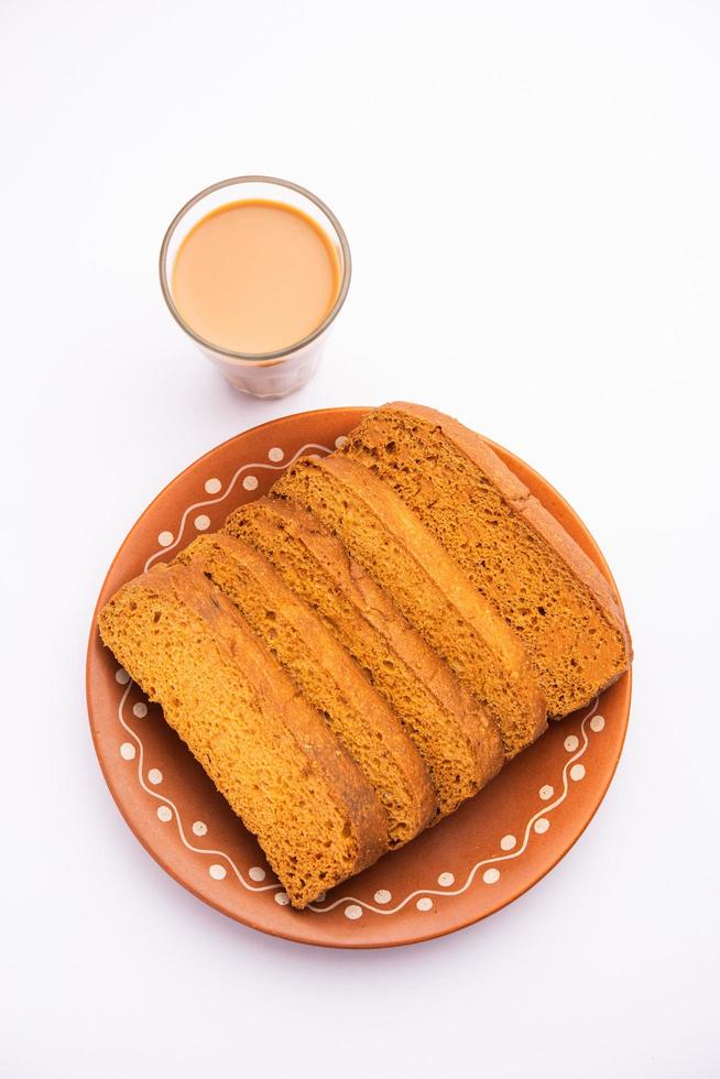 krokant taart beschuit of Delhi geroosterd brood met masala thee foto