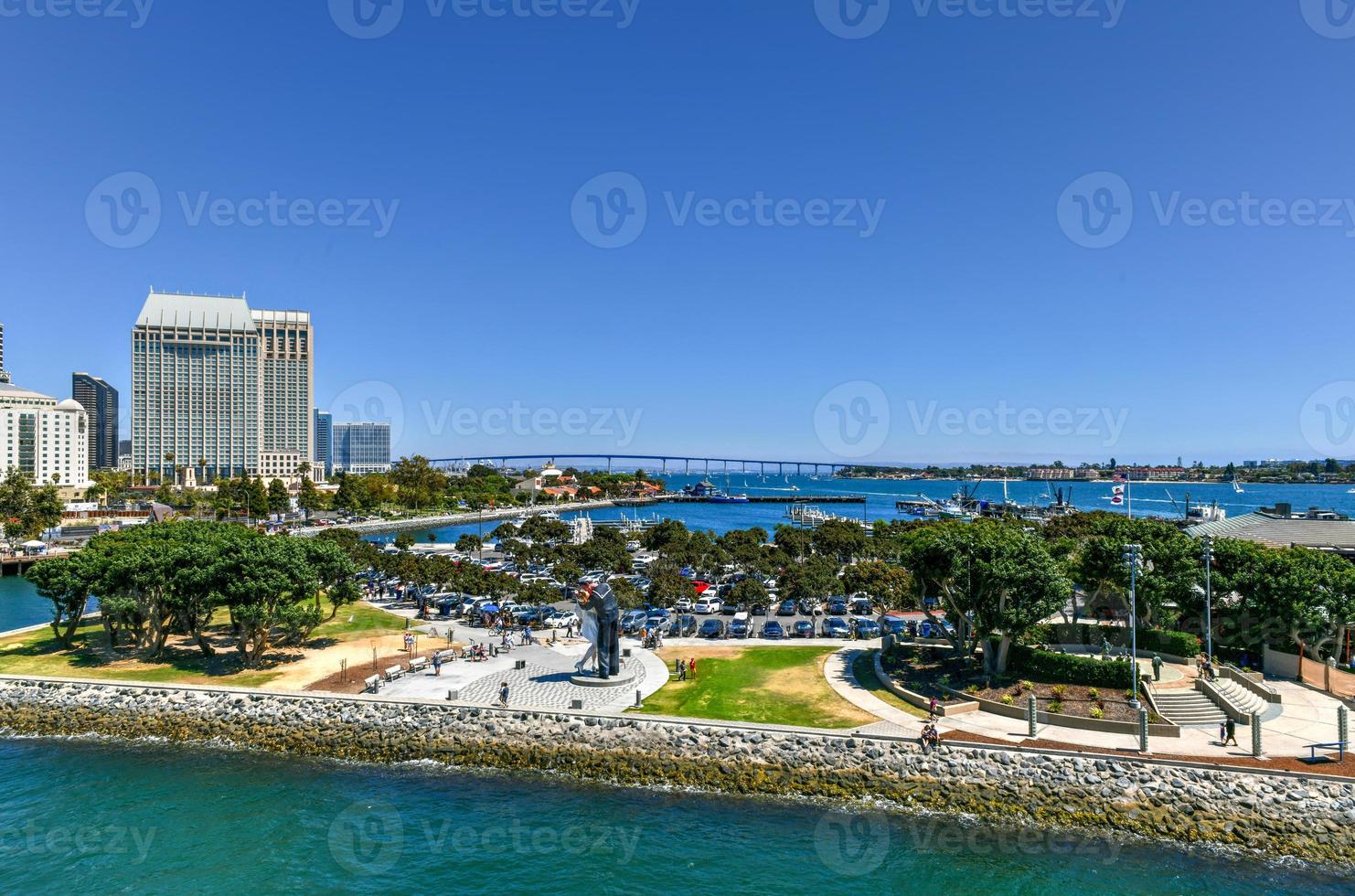 onvoorwaardelijk overgave standbeeld door de uss halverwege, san diego, Californië, Verenigde Staten van Amerika foto