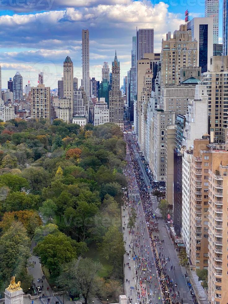 nieuw york stad - nov 3, 2019 - antenne visie langs centraal park zuiden in nieuw york stad gedurende de nieuw york marathons. foto