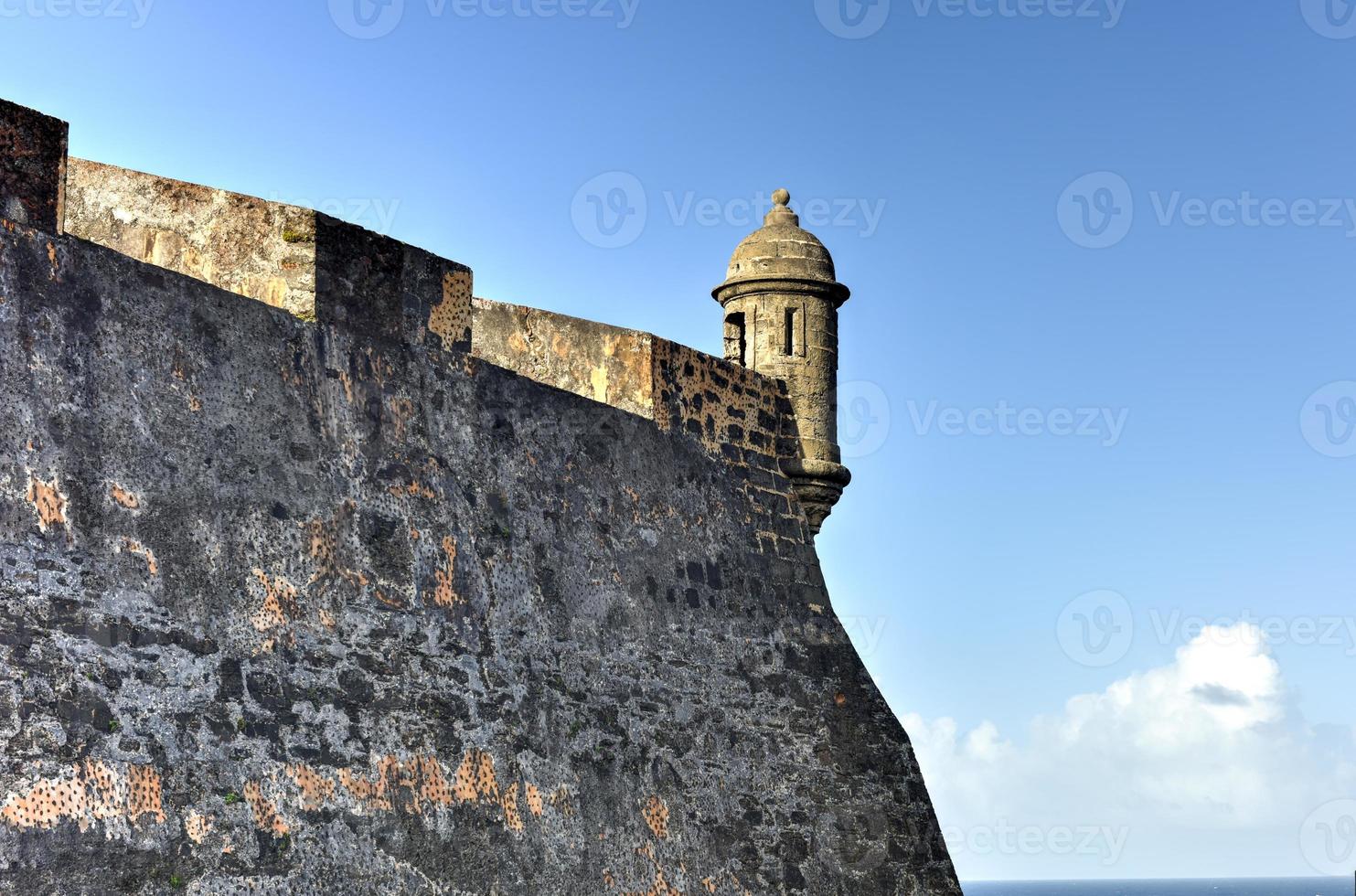 castillo de san cristobal in san juan, puerto rico. het is toegewezen net zo een UNESCO wereld erfgoed plaats sinds 1983. het was gebouwd door Spanje naar beschermen tegen land- gebaseerd aanvallen Aan de stad van san juan. foto