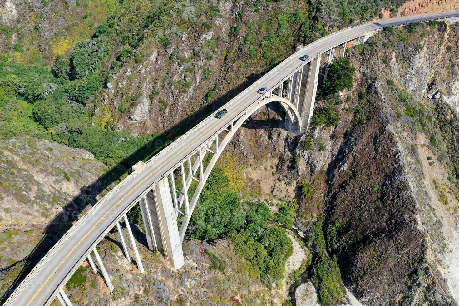 bixby brug Aan de grote Oceaan kust snelweg in de buurt groot over, Californië, Verenigde Staten van Amerika. foto