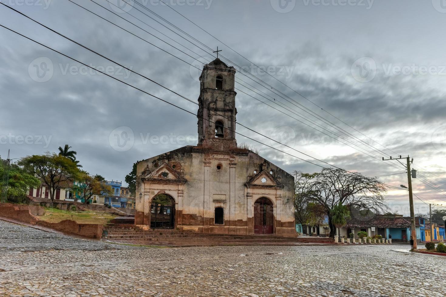 ruïnes van de koloniaal Katholiek kerk van de kerstman ana in Trinidad, Cuba. foto