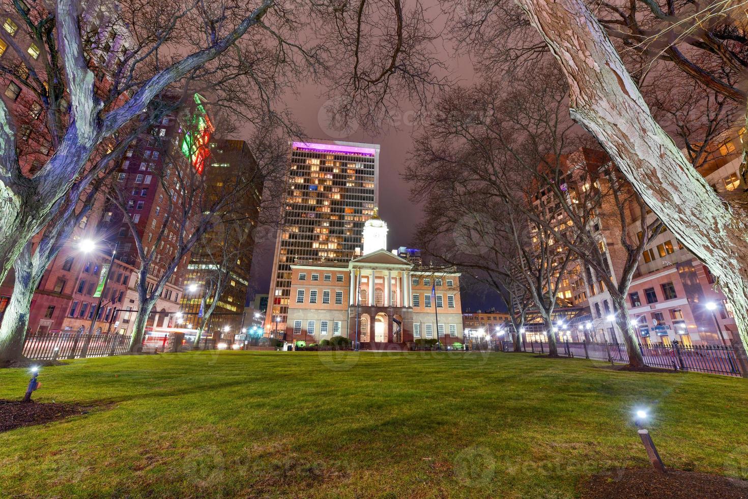 de oud staat huis gebouw Bij nacht in hartford, Connecticut. foto