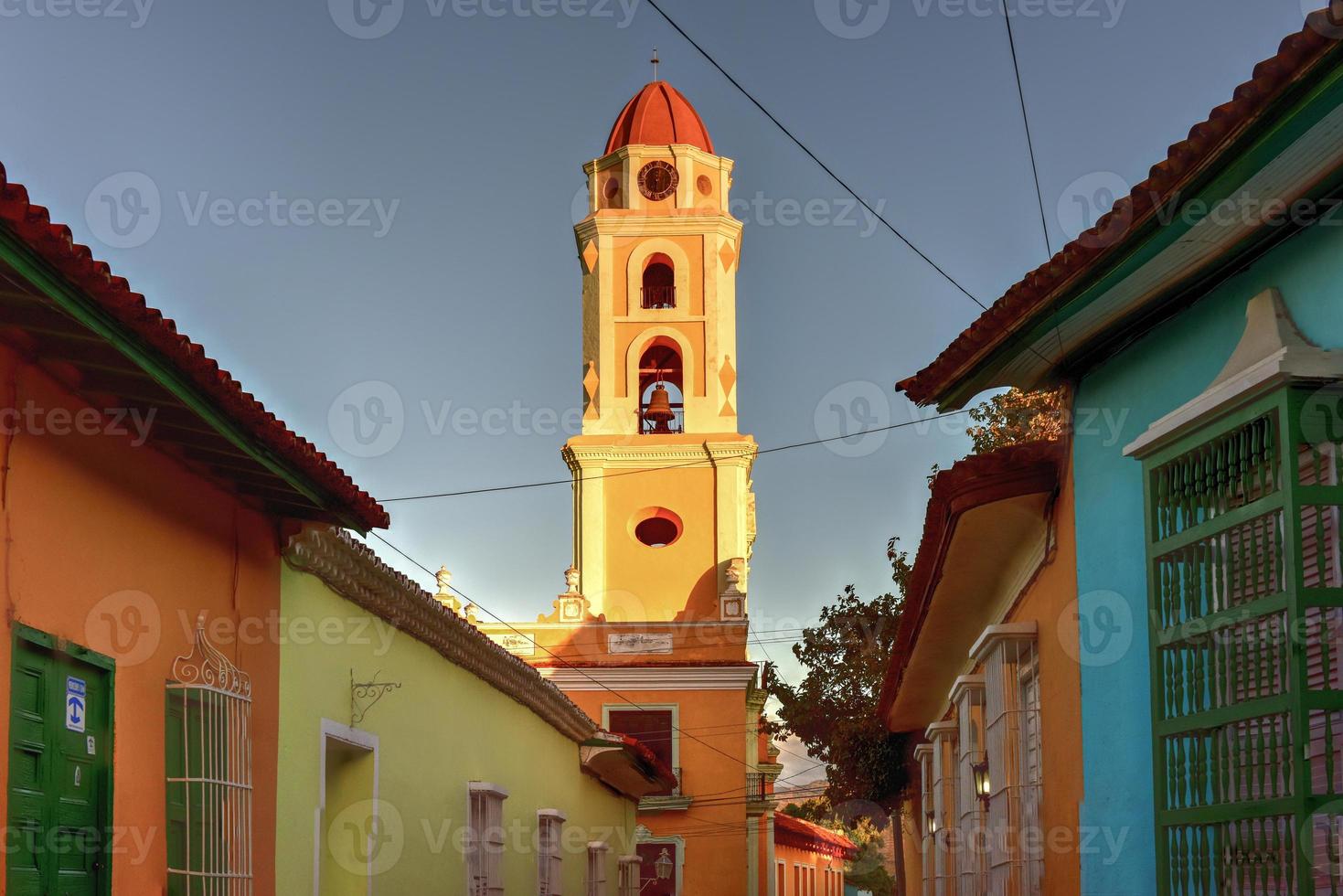 klok toren van de klooster van san francisco de asis in Trinidad, Cuba. foto