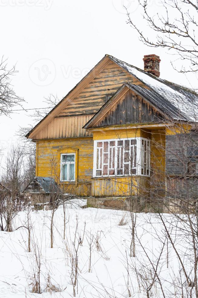 Lets landelijk dorp landschap in latgale in winter foto