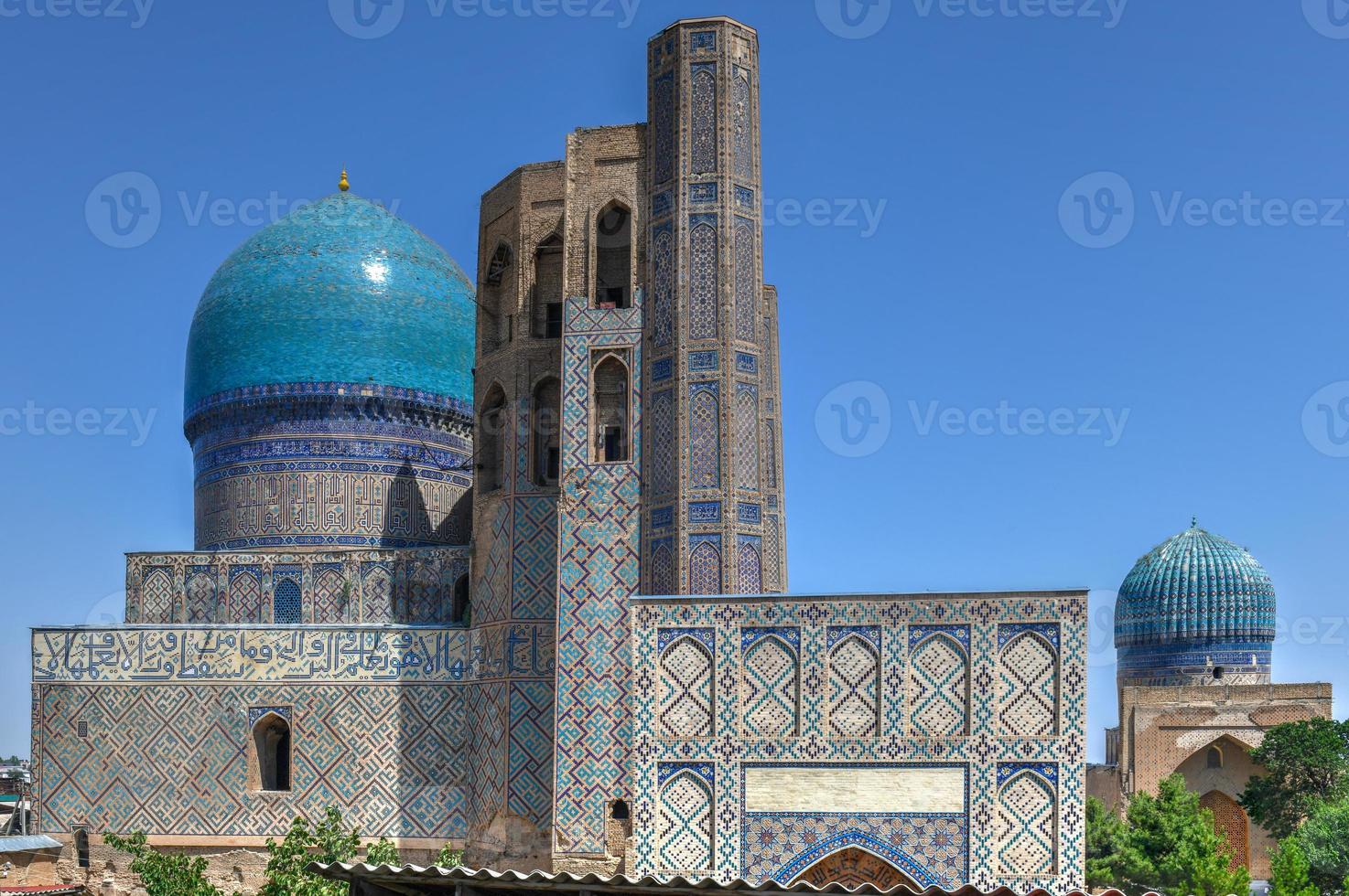 bibi khaniem moskee in samarkand, Oezbekistan. in de 15e eeuw het was een van de grootste en meest prachtig moskeeën in de Islamitisch wereld. foto
