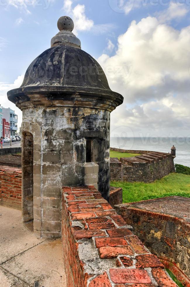 castillo de san cristobal in san juan, puerto rico. het is toegewezen net zo een UNESCO wereld erfgoed plaats sinds 1983. het was gebouwd door Spanje naar beschermen tegen land- gebaseerd aanvallen Aan de stad van san juan. foto