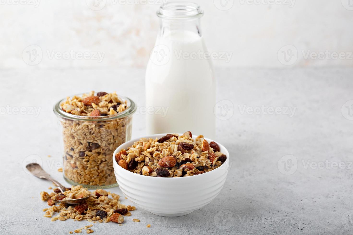 eigengemaakt muesli met kokosnoot en amandelen foto