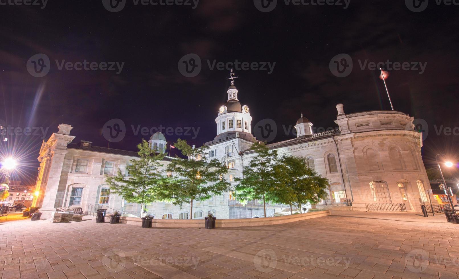 Kingston stad hal, Ontario Bij nacht foto