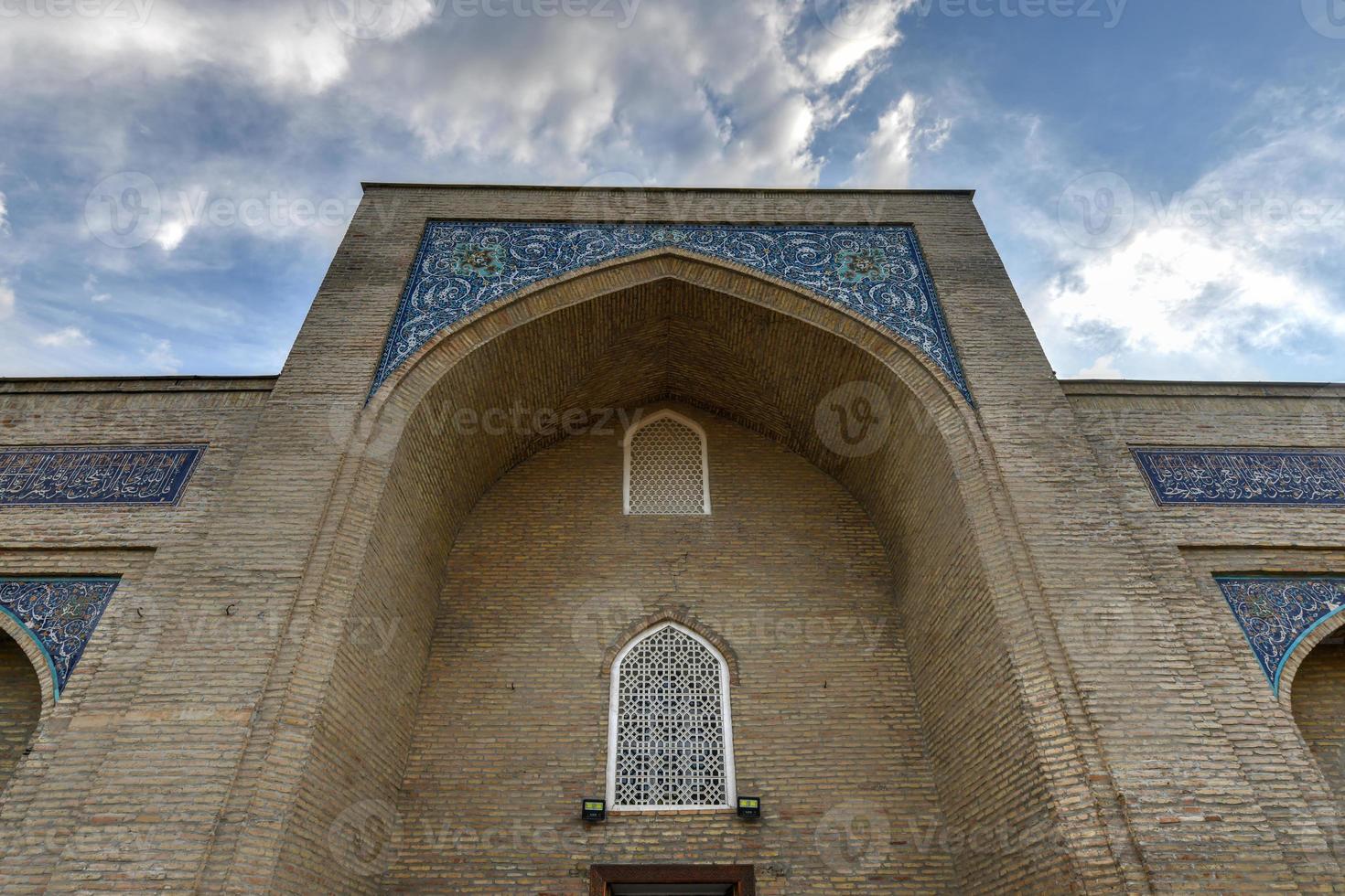 visie van de Tasjkent hazrati imam complex barakhan madrasa in Tasjkent, Oezbekistan. foto