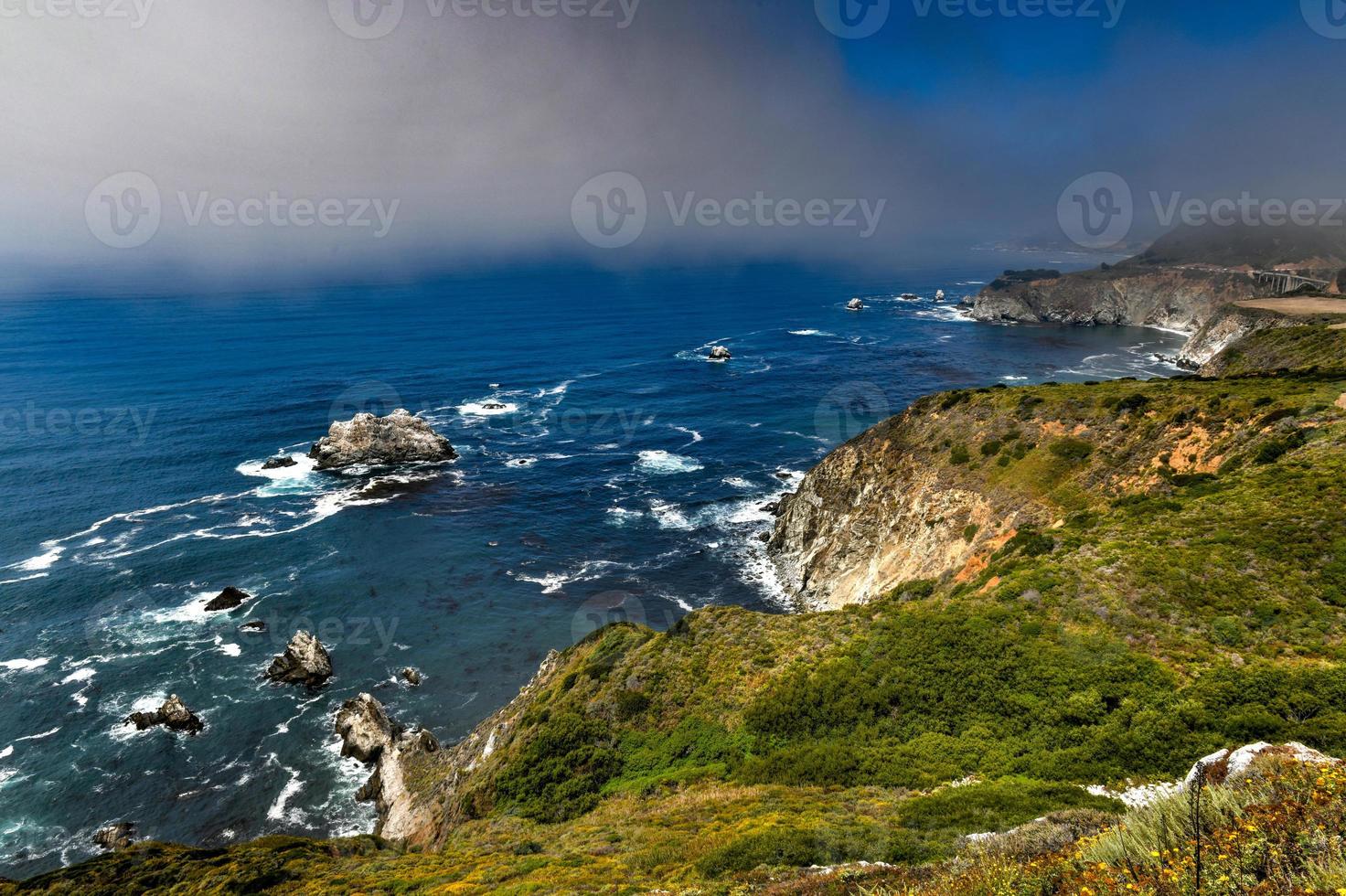 mooi landschap Bij orkaan punt langs snelweg 1 en groot over, Californië, Verenigde Staten van Amerika foto