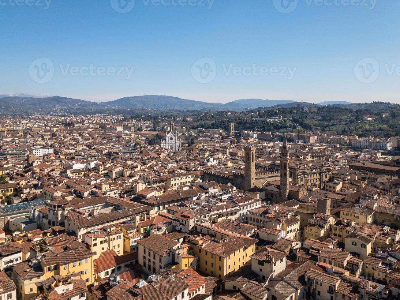 antenne visie van de basiliek di de kerstman Croce Aan plein van de dezelfde naam in Florence, Toscane, Italië. foto