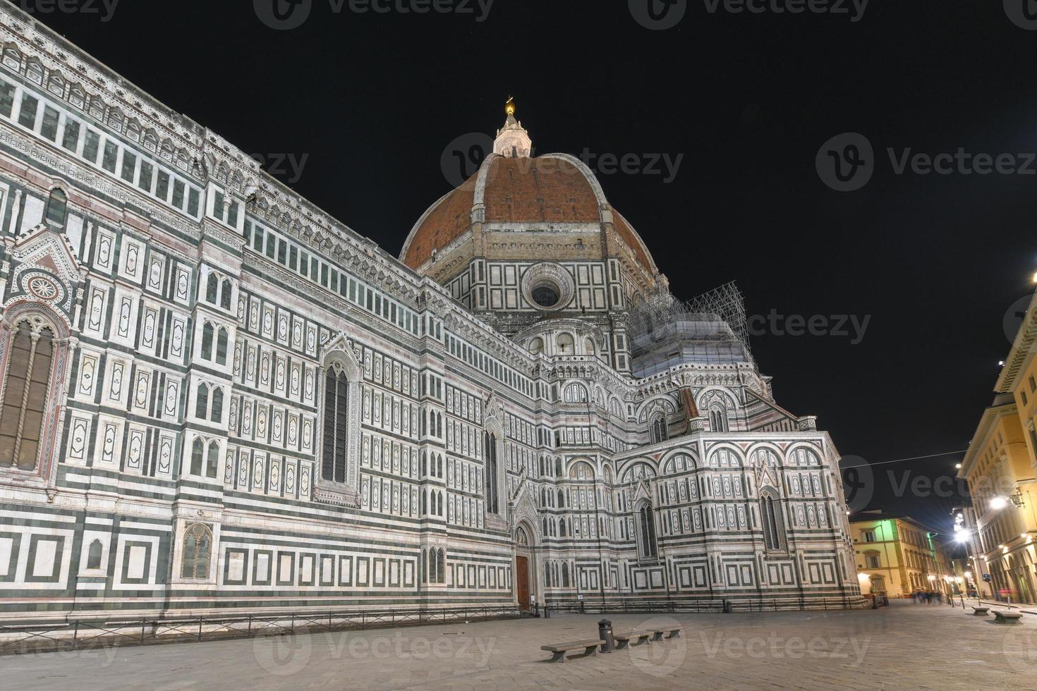 duomo de kerstman Maria del fiore en bargello Bij nacht in Florence, Toscane, Italië foto