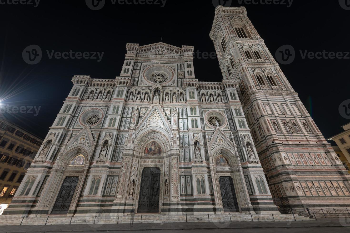 duomo de kerstman Maria del fiore en bargello Bij nacht in Florence, Toscane, Italië foto