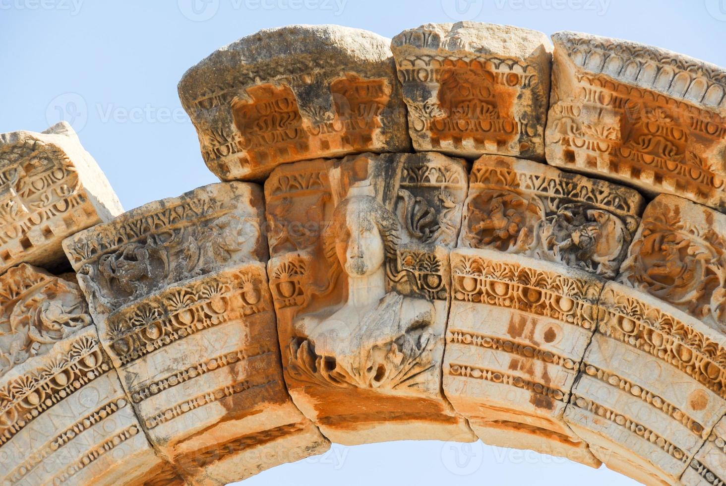 tempel van hadrian in de oude stad van efeze, kalkoen. ephesus is een UNESCO wereld erfgoed plaats. foto