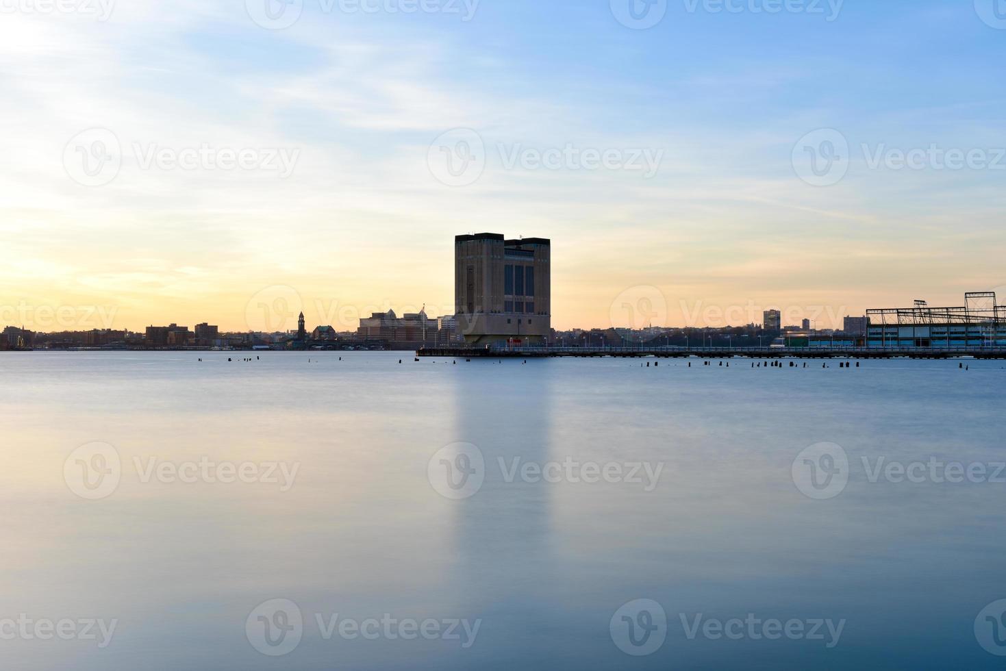 Holland tunnel lucht schacht Bij zonsondergang van Manhattan, nieuw york stad over- de Hudson rivier. foto