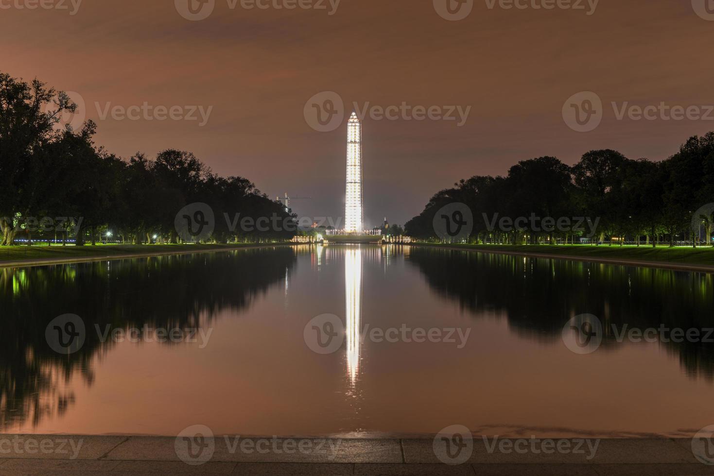 Washington monument met stellingen foto