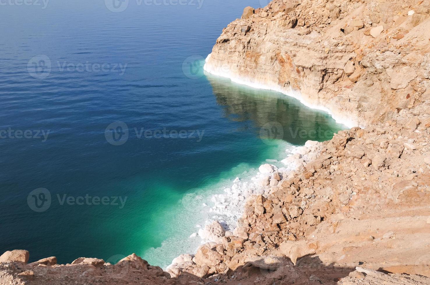 visie van dood zee kustlijn foto