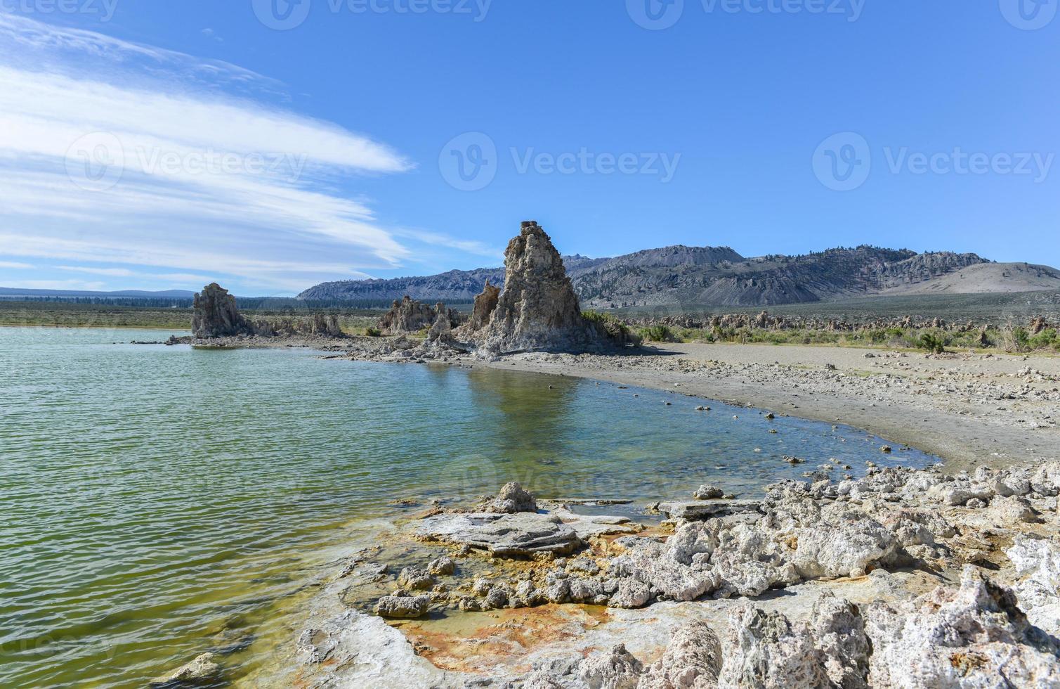 tufsteen vorming in mono meer, Californië foto