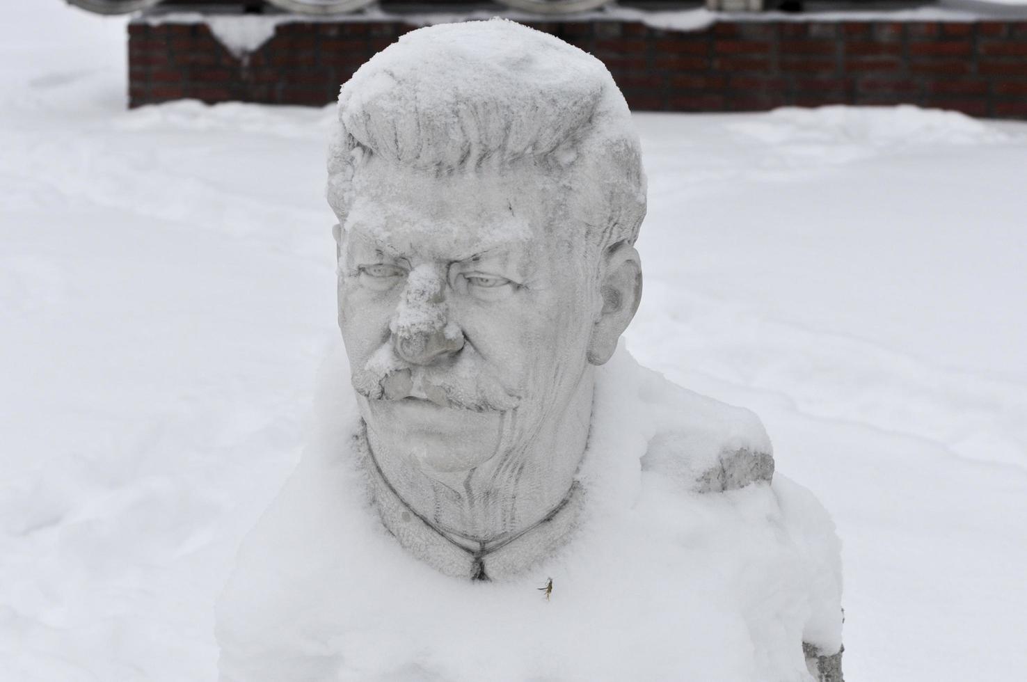 gedaald monument park ook bekend net zo muzeon park van kunsten met relikwieën van de Sovjet unie, Moskou, Rusland, ongeveer december 2021 foto