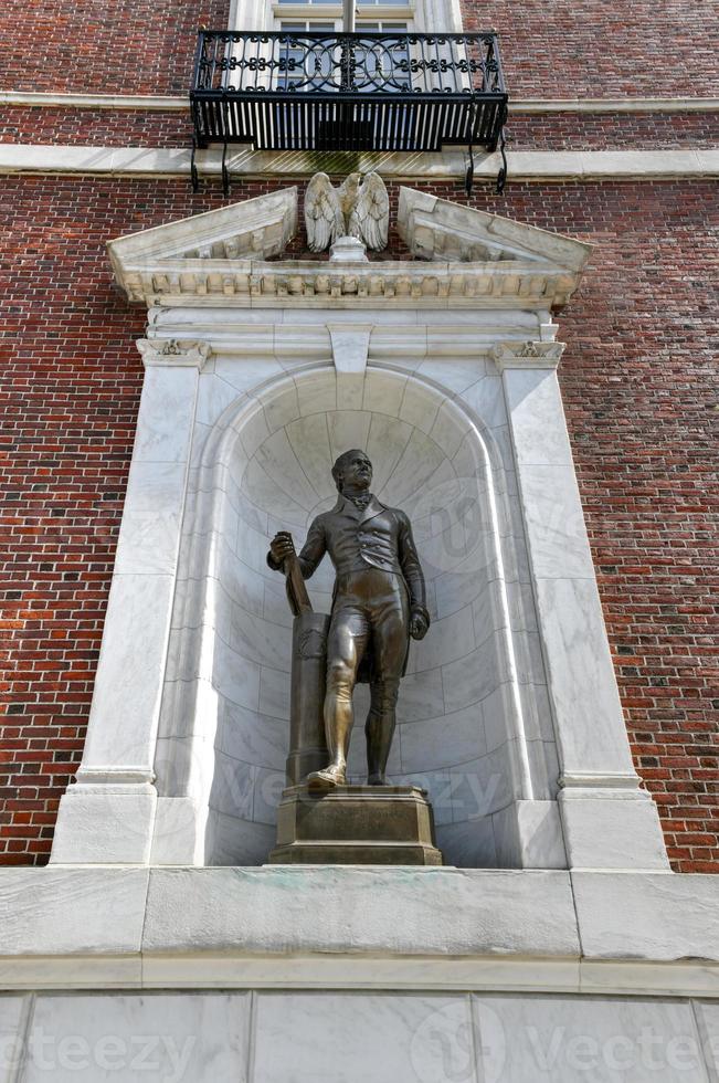Alexander Hamilton standbeeld Bij de Ingang naar de museum van de stad van nieuw york. foto