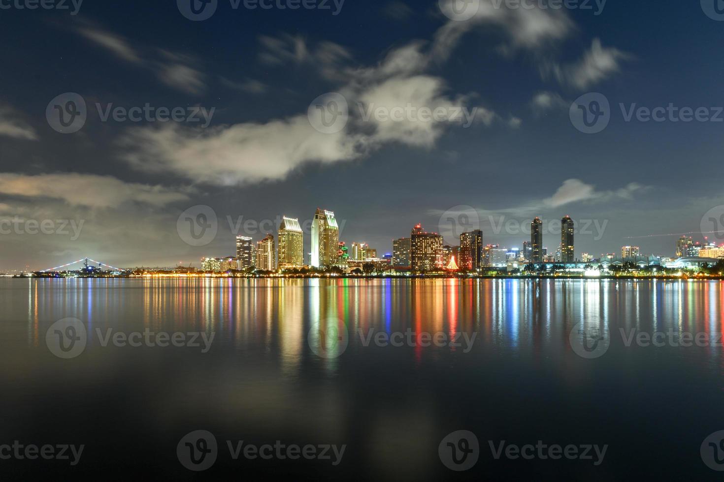 san diego, Californië, Verenigde Staten van Amerika downtown horizon Bij de embarcadero Bij nacht. foto