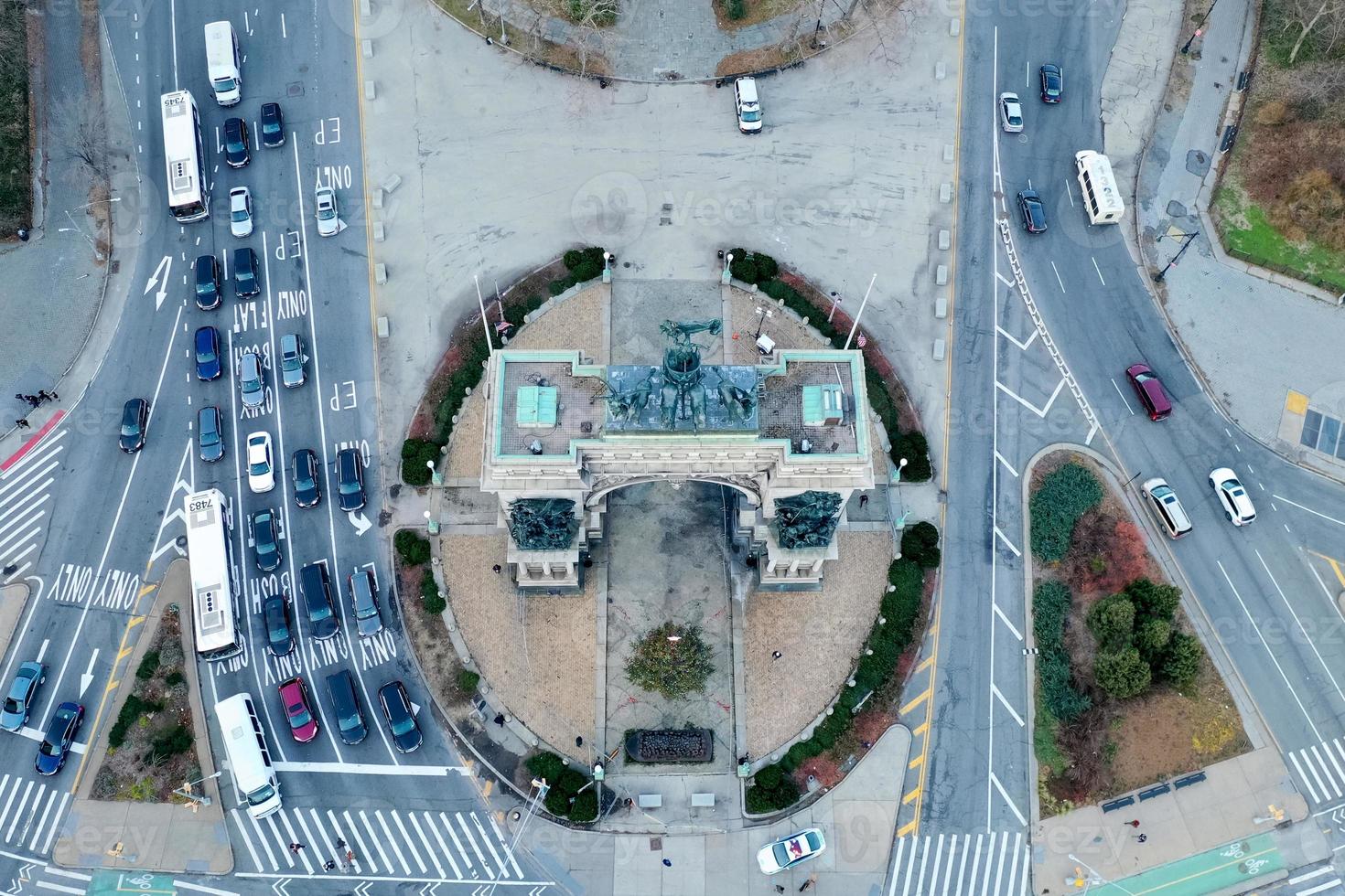 antenne visie van de triomfantelijk boog Bij de groots leger plein in brooklyn, nieuw york stad foto