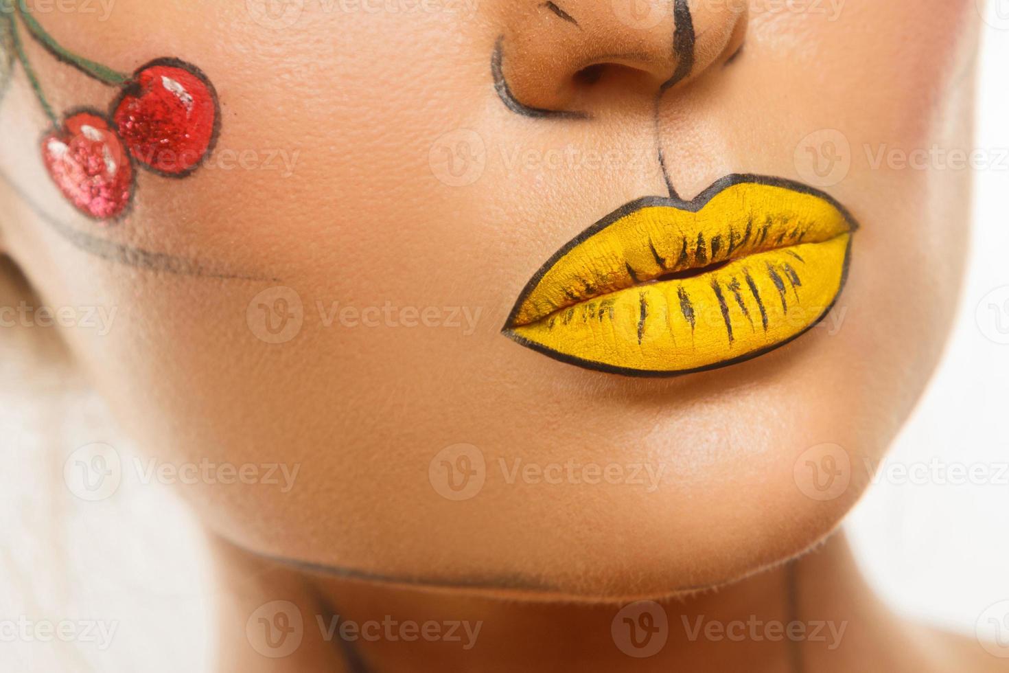 vrouw lippen met creatief knal kunst bedenken foto