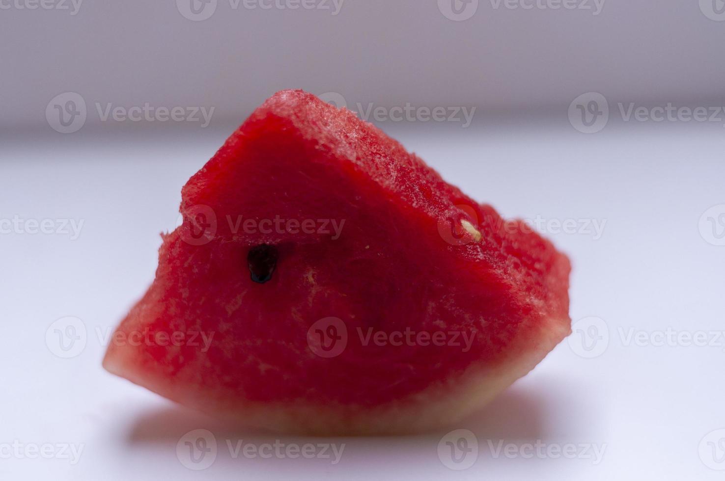 verse watermeloen geïsoleerd op een witte achtergrond foto