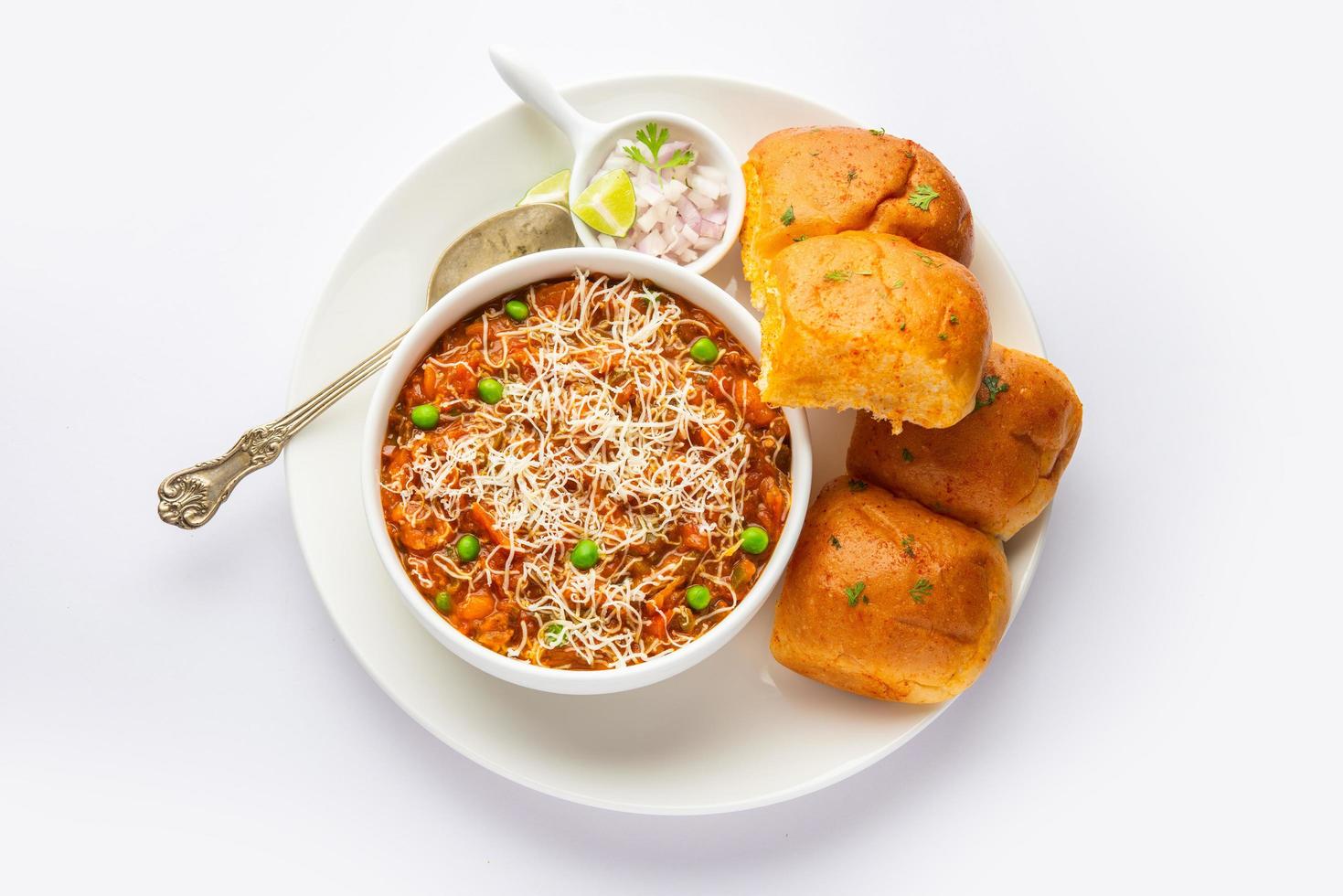 kaas pav bhaji recept is een straat voedsel bhaji-pav recept met toevoeging van kaas foto