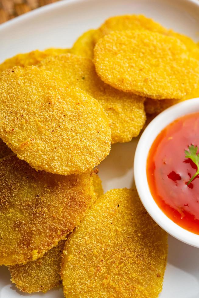 krokant aardappel rava gebakken plakjes of bataatpijn kaap of zute aardappel griesmeel bakken snacks van Indië foto