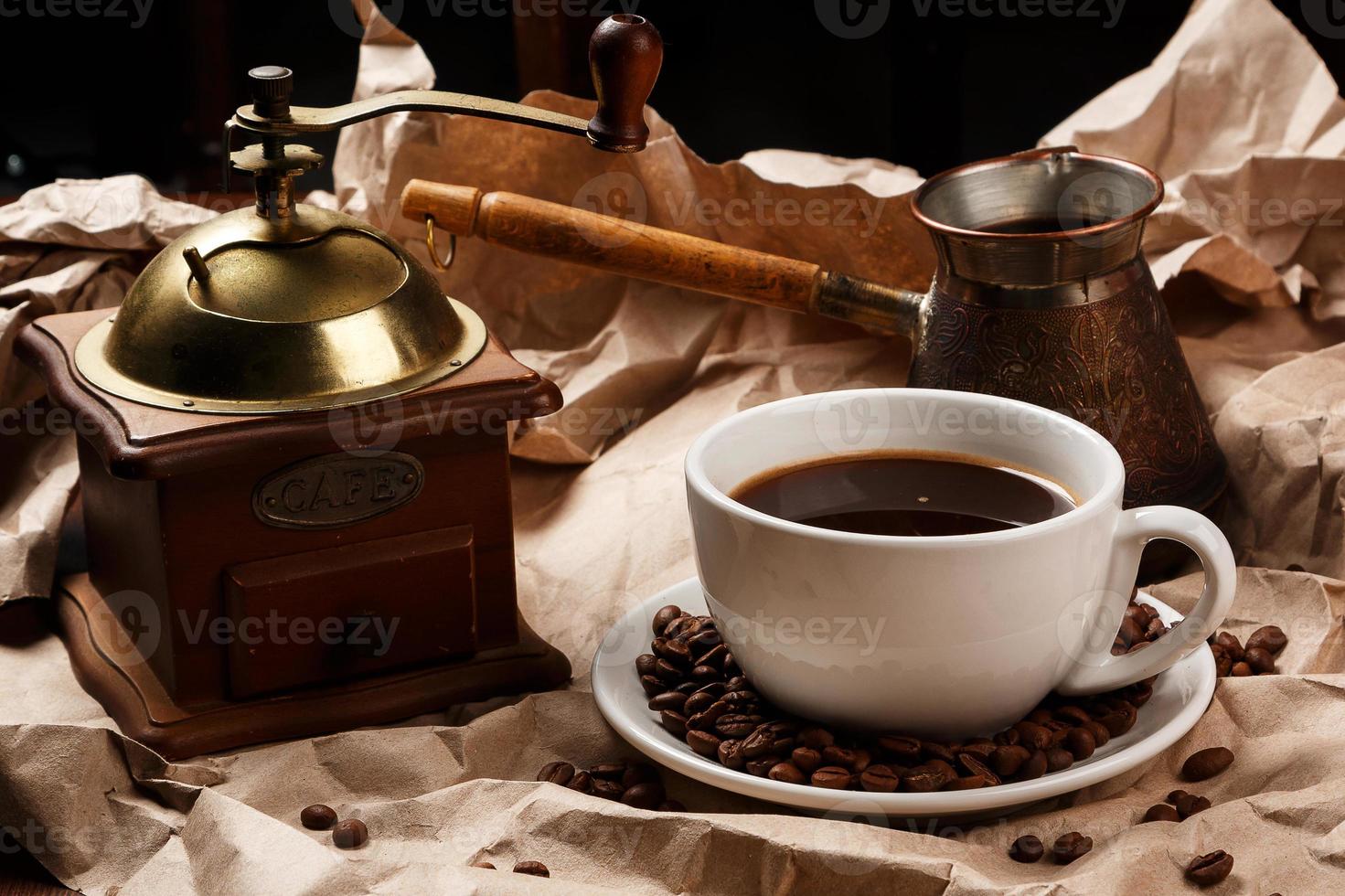 koffie kop en cezve voor Turks koffie foto