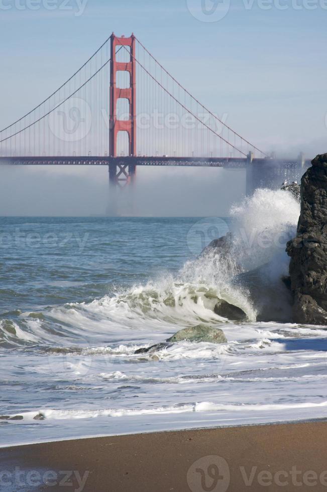 de gouden poort brug in de ochtend- mist, san francisco foto