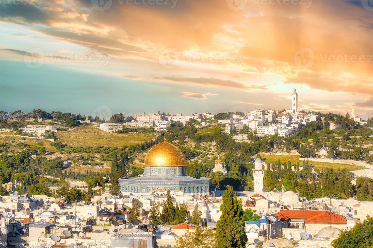 Jeruzalem met de monteren van olijven foto