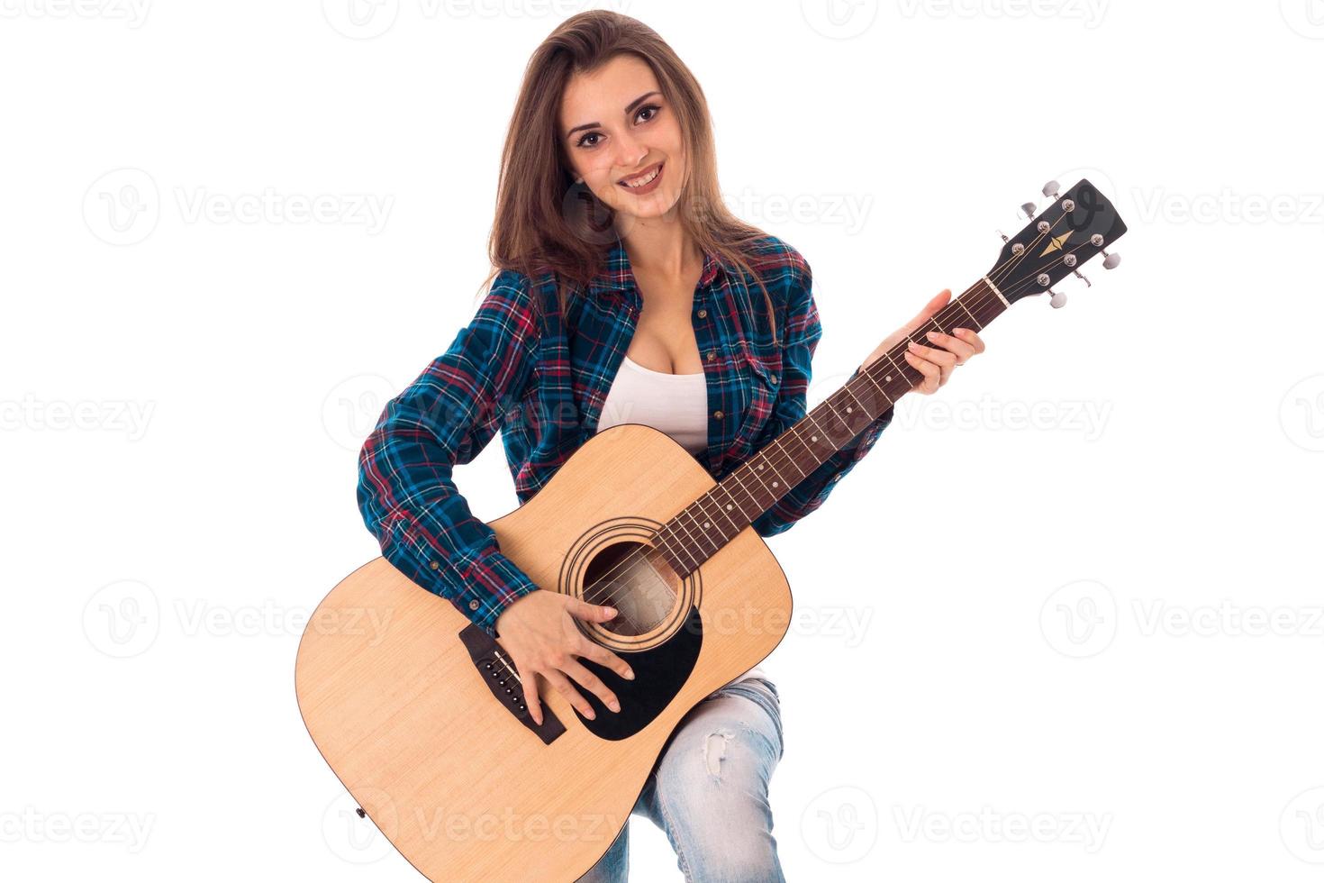 jong meisje met gitaar in handen foto