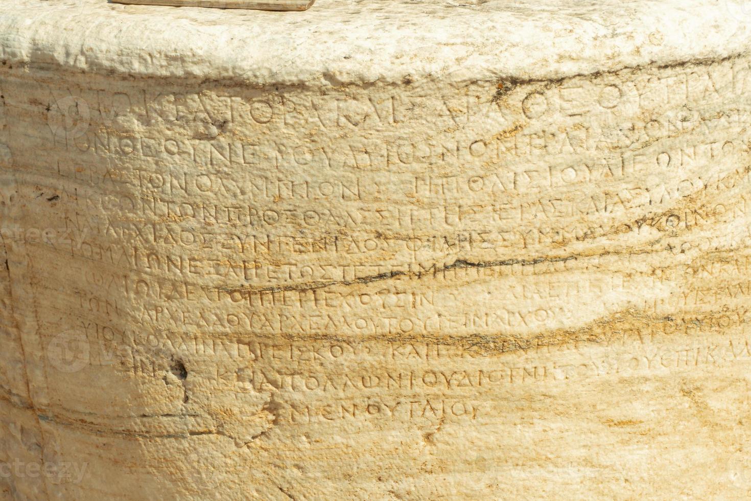 oude Grieks tekens gesneden in steen foto