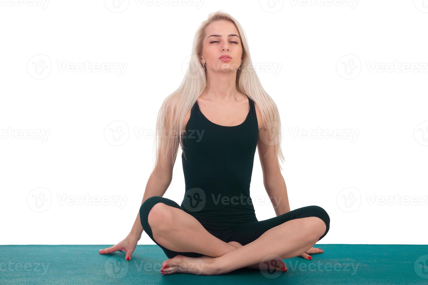 vrouw beoefenen van yoga foto