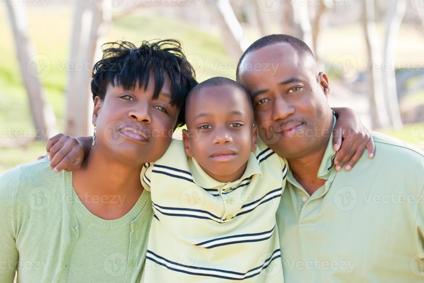 gelukkig Afrikaanse Amerikaans Mens, vrouw en kind foto