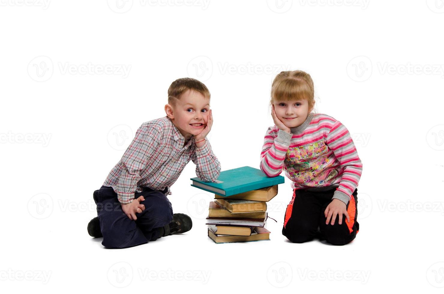 jongen en meisje met boeken foto