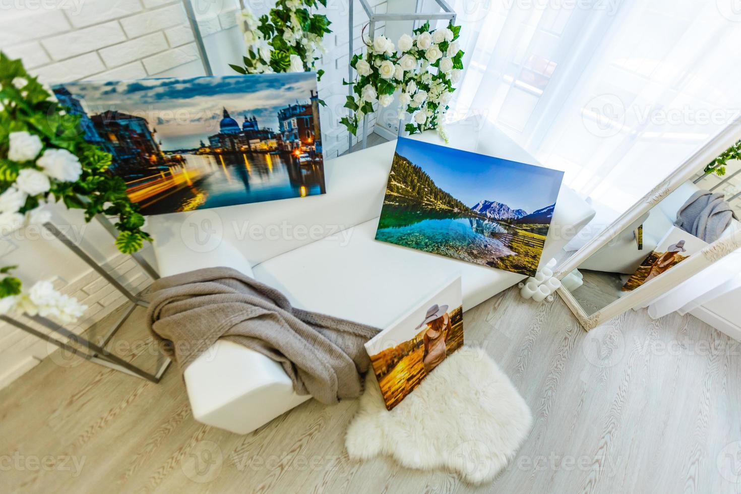 modern levend kamer interieur met Venetië, Italië, canvas Aan de muur - het is mijn foto beschikbaar in rolluiken galerij