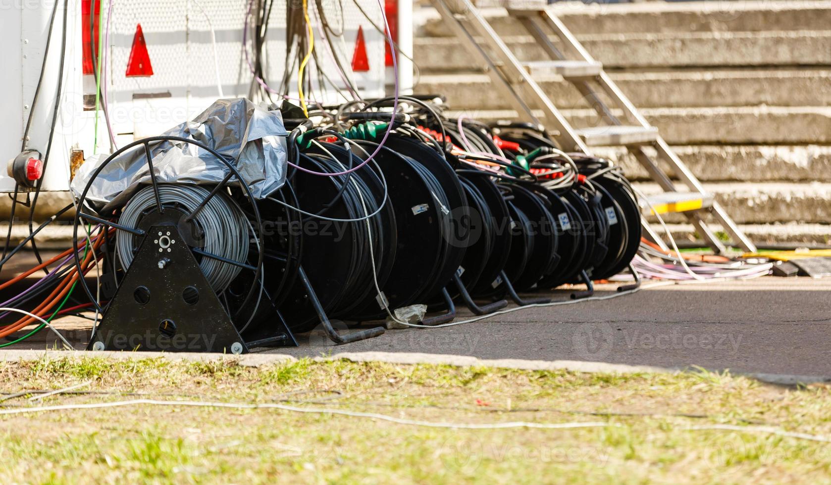 draad van een lading bestelwagen, klaar naar Actie naar zijn De volgende het schieten plaats foto