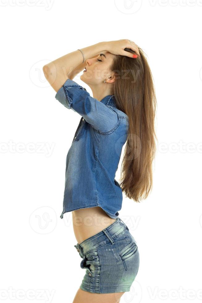 profiel portret van mooi slank vrouw in jeans kleren foto